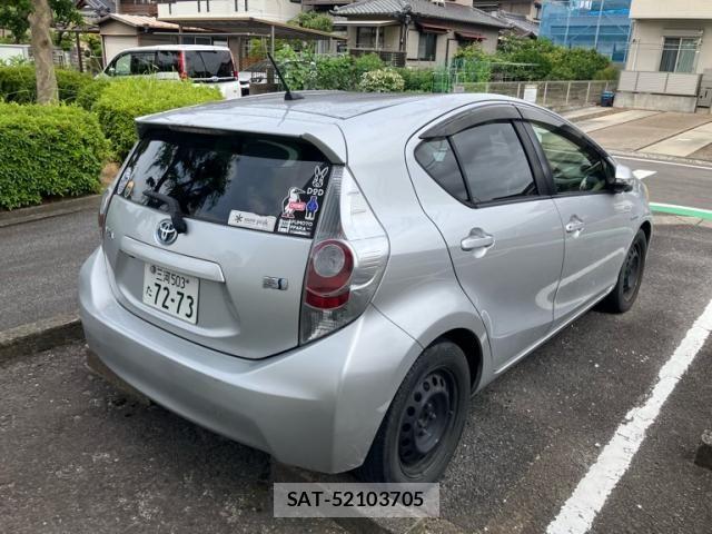 Toyota AQUA 2013-06 7508113-4