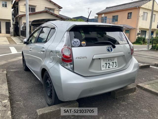 Toyota AQUA 2013-06 7508113-5