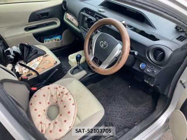 Toyota AQUA 2013-06 7508113-8