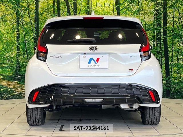 Toyota AQUA 2025-03 7499471-14