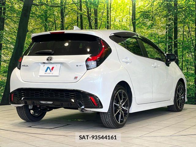 Toyota AQUA 2025-03 7499471-16