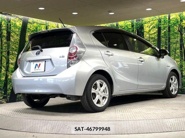 Toyota AQUA 2012-01 7499515-16