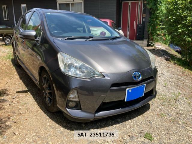 Toyota AQUA 2013-08 7508114-0