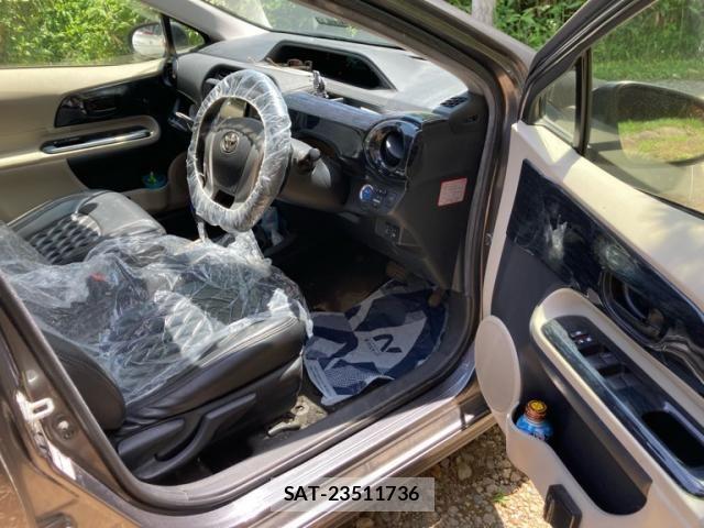 Toyota AQUA 2013-08 7508114-9