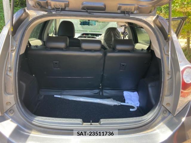 Toyota AQUA 2013-08 7508114-12