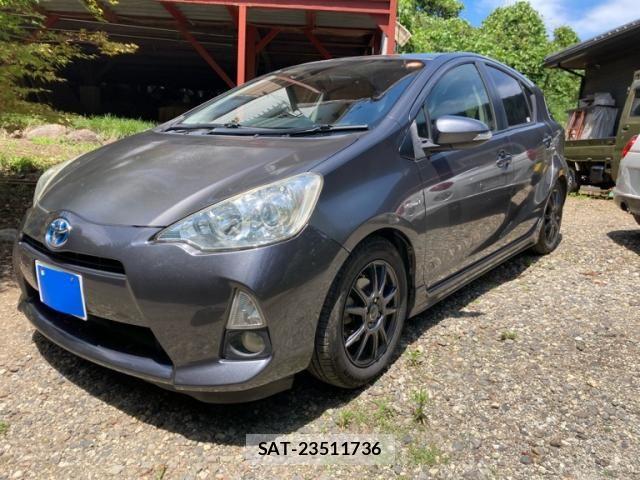 Toyota AQUA 2013-08 7508114-1