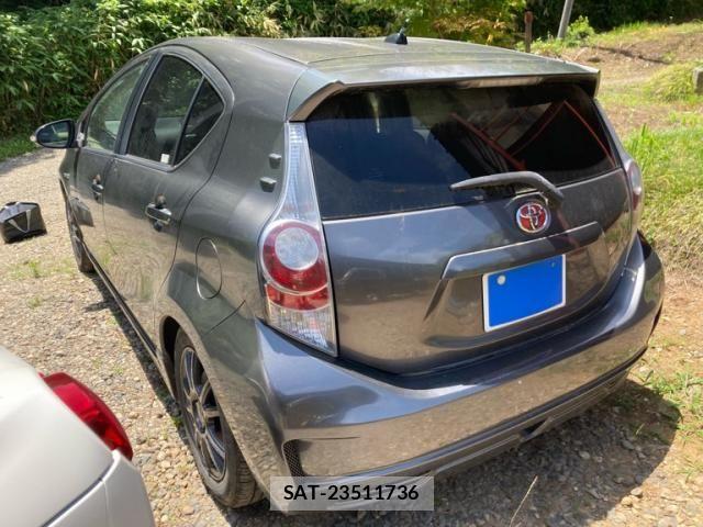 Toyota AQUA 2013-08 7508114-2