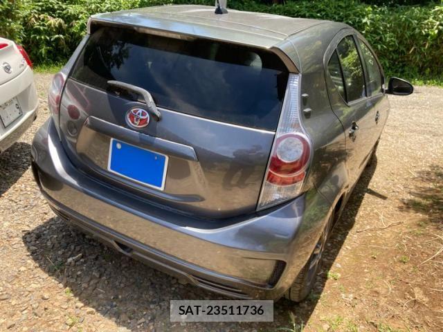 Toyota AQUA 2013-08 7508114-3