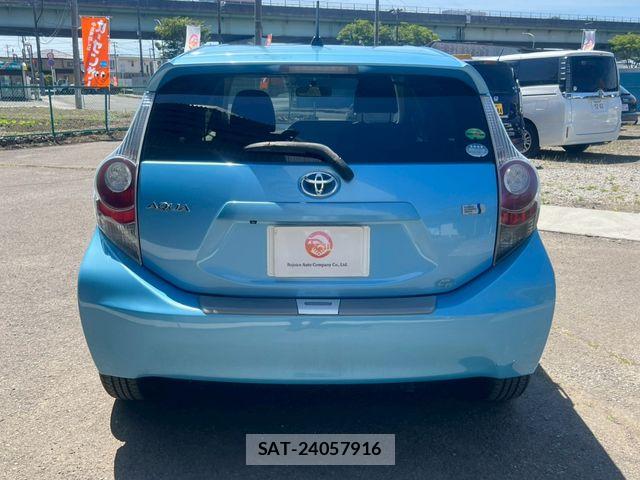 Toyota AQUA 2012-07 7499510-3