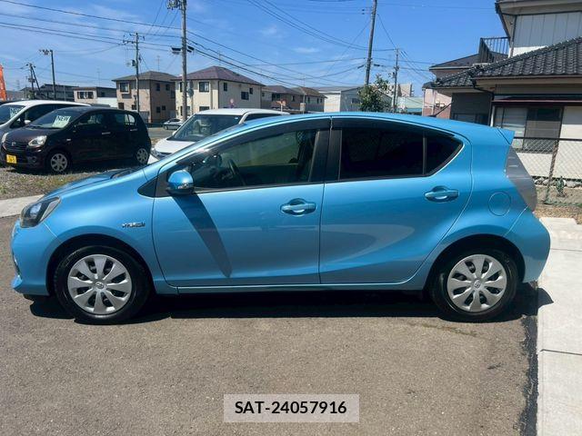 Toyota AQUA 2012-07 7499510-4
