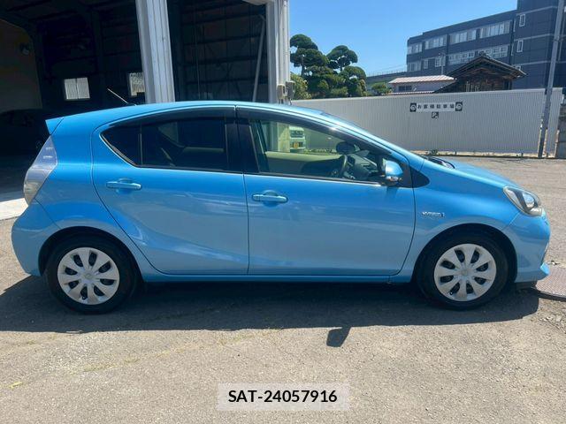 Toyota AQUA 2012-07 7499510-5