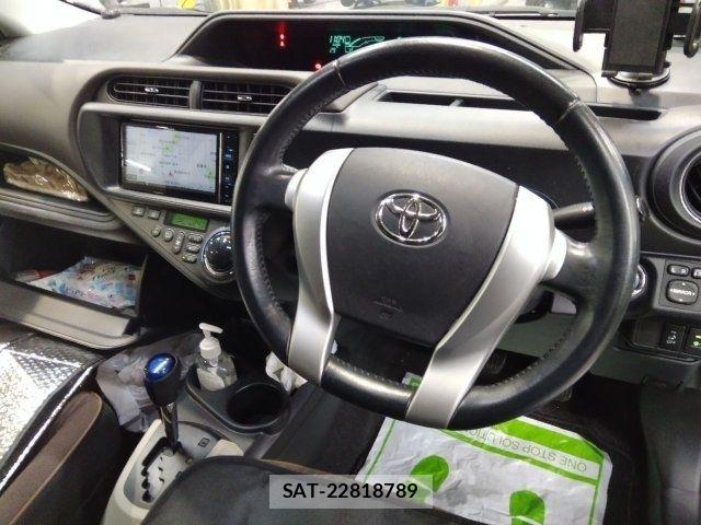 Toyota AQUA 2012-06 7499511-1