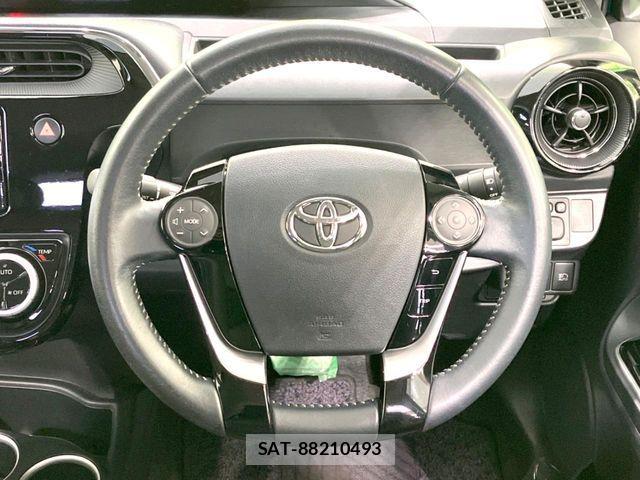 Toyota AQUA 2017-08 7499492-10