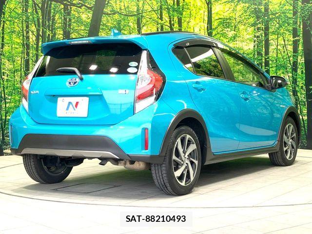 Toyota AQUA 2017-08 7499492-16