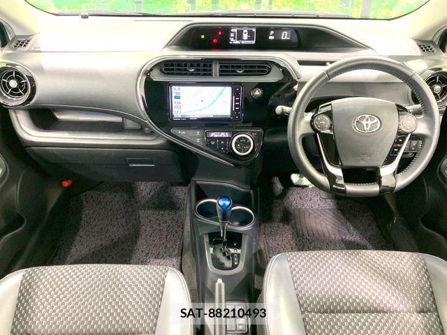 Toyota AQUA 2017-08 7499492-1