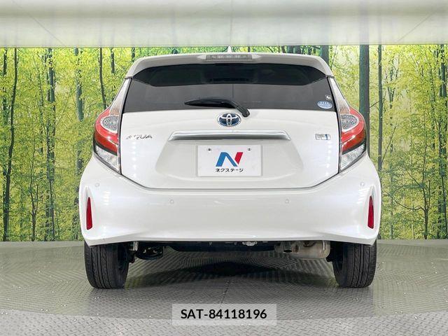 Toyota AQUA 2018-08 7499487-14
