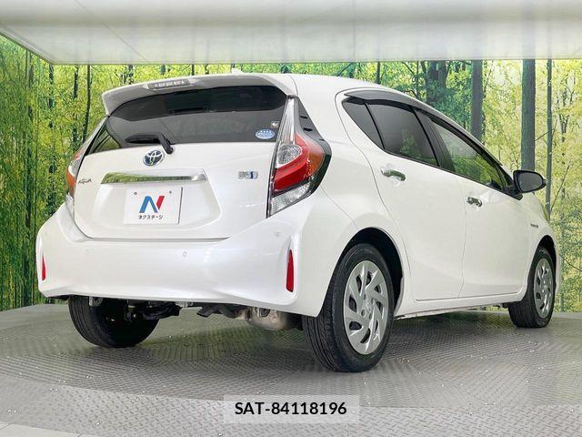 Toyota AQUA 2018-08 7499487-16