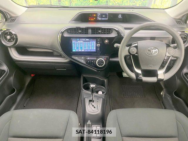 Toyota AQUA 2018-08 7499487-1