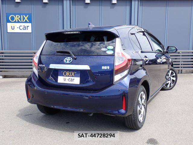Toyota AQUA 2021-04 7508094-2