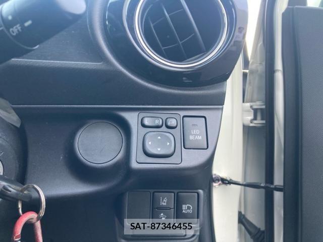 Toyota AQUA 2016-04 7499498-11