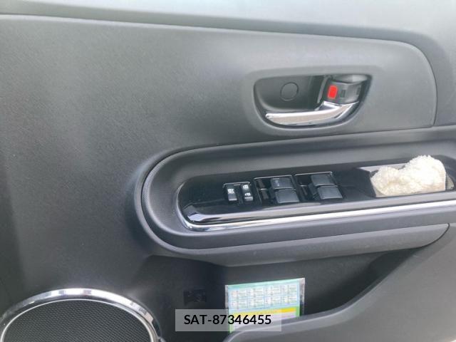 Toyota AQUA 2016-04 7499498-12