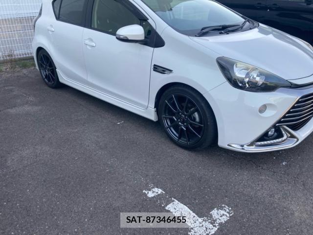 Toyota AQUA 2016-04 7499498-2