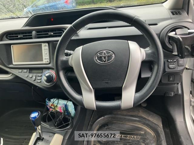Toyota AQUA 2013-07 7499526-12