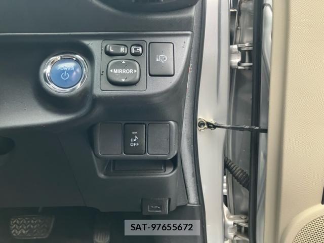 Toyota AQUA 2013-07 7499526-13