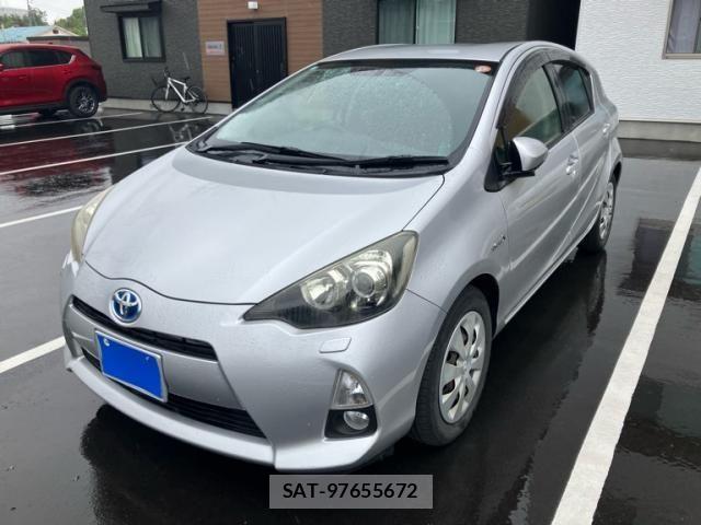 Toyota AQUA 2013-07 7499526-0