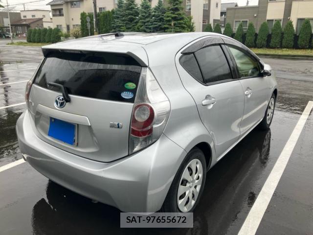 Toyota AQUA 2013-07 7499526-3