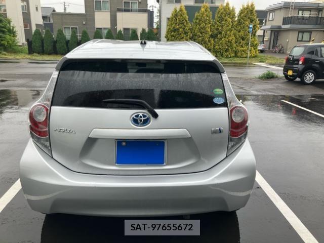Toyota AQUA 2013-07 7499526-4