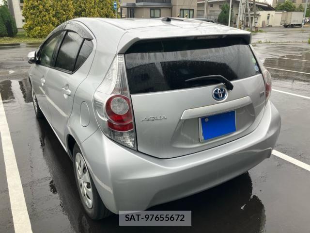 Toyota AQUA 2013-07 7499526-5