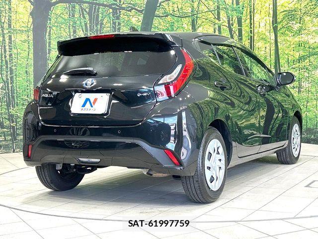 Toyota AQUA 2024-10 7499481-17
