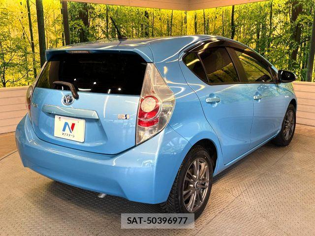 Toyota AQUA 2013-11 7499505-16