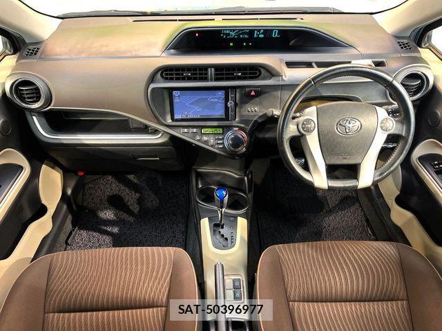 Toyota AQUA 2013-11 7499505-1