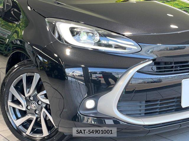 Toyota AQUA 2023-01 7499474-11