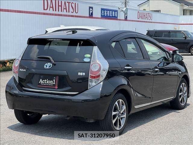Toyota AQUA 2014-10 7508100-5