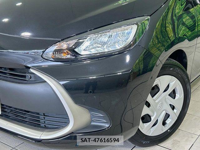 Toyota AQUA 2021-10 7561819-11