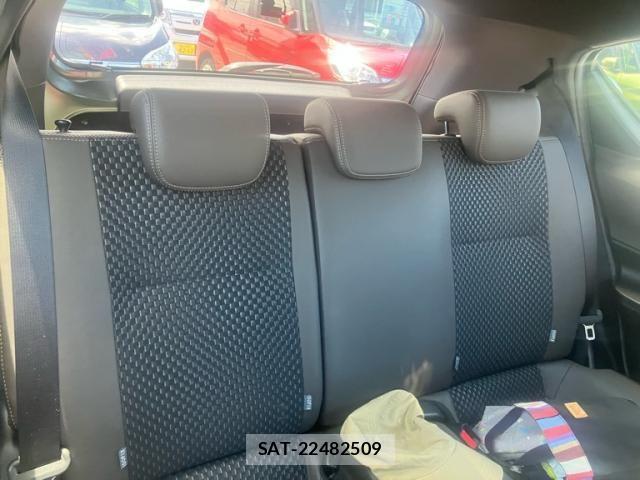 Toyota AQUA 2019-07 7561821-12
