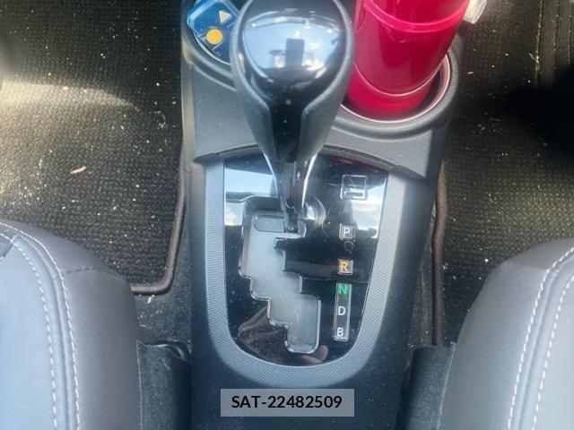 Toyota AQUA 2019-07 7561821-18