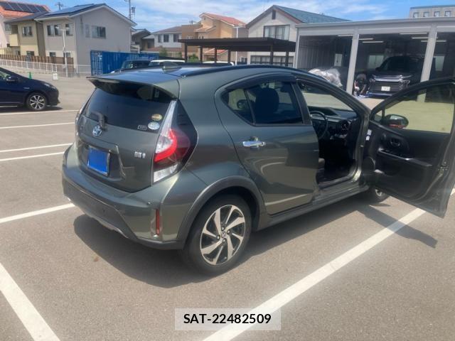 Toyota AQUA 2019-07 7561821-3
