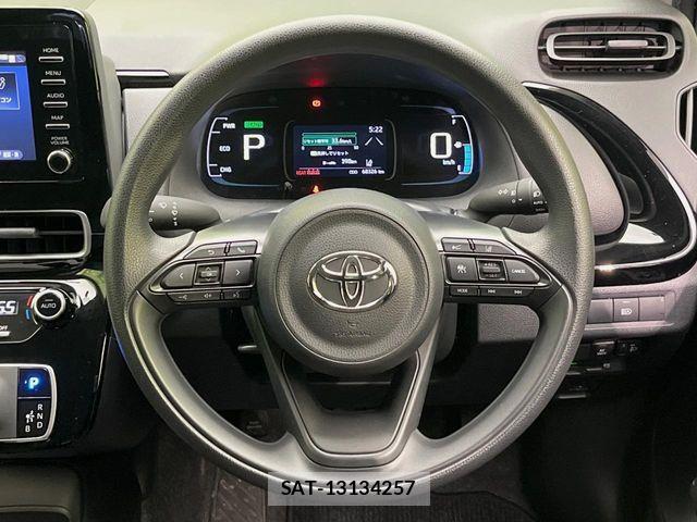 Toyota AQUA 2022-03 7561820-10