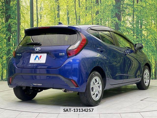 Toyota AQUA 2022-03 7561820-16