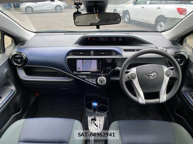 Toyota AQUA 2016-03 7561828-11