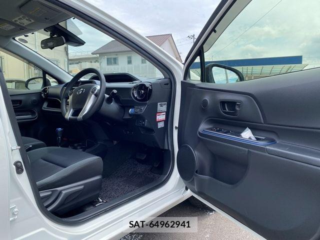 Toyota AQUA 2016-03 7561828-12