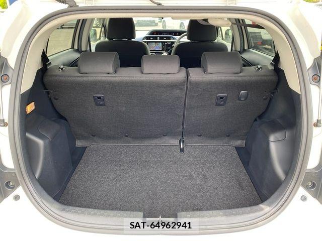 Toyota AQUA 2016-03 7561828-17