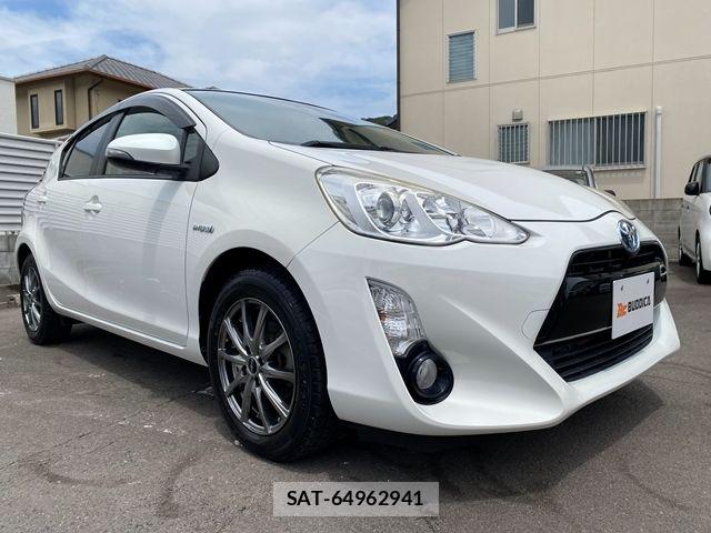 Toyota AQUA 2016-03 7561828-1