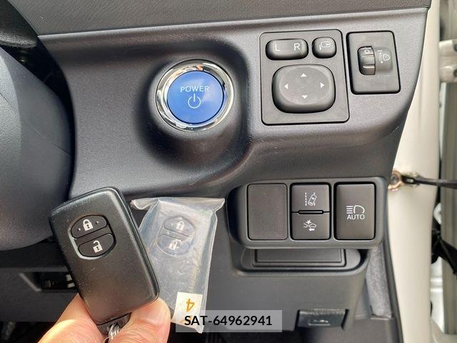 Toyota AQUA 2016-03 7561828-22