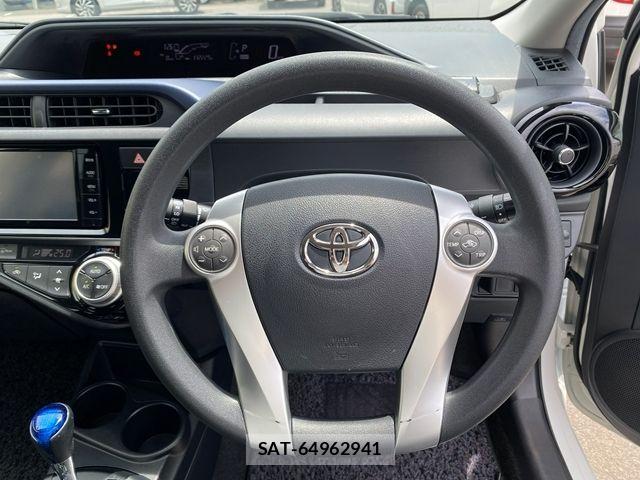Toyota AQUA 2016-03 7561828-23