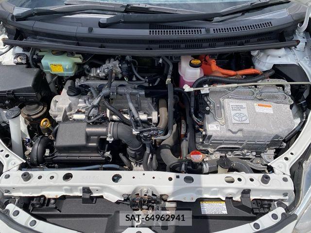 Toyota AQUA 2016-03 7561828-28